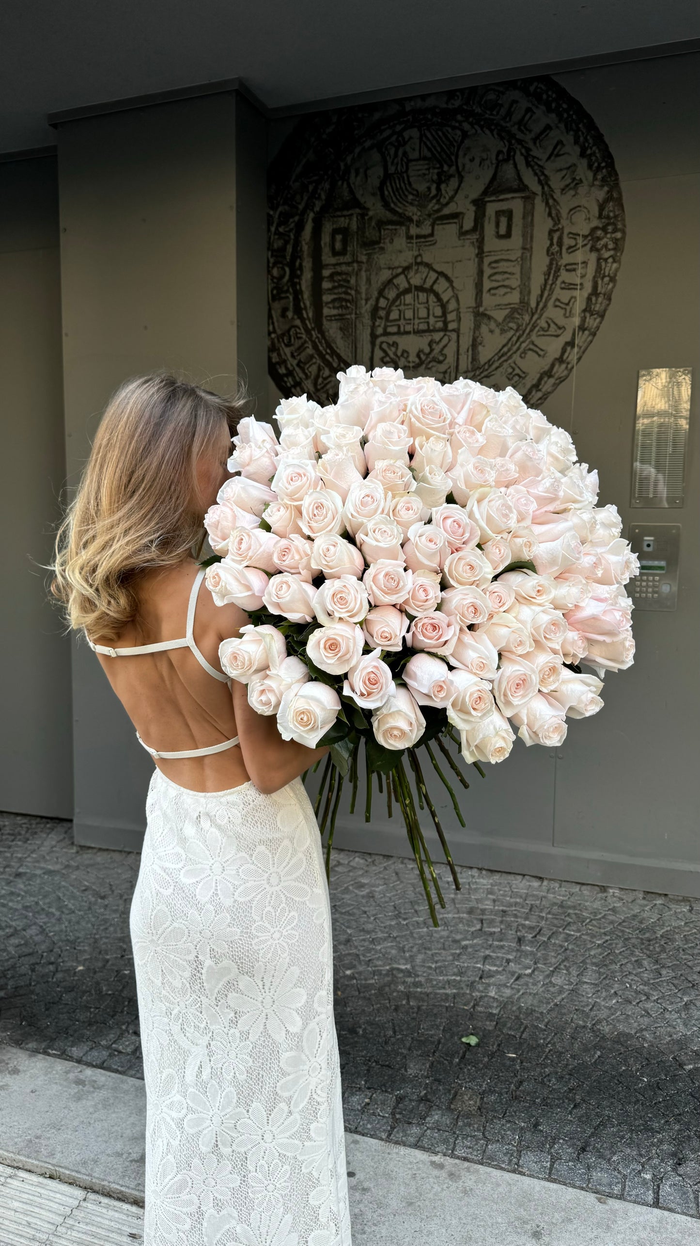 Classic light pink roses 80 cm