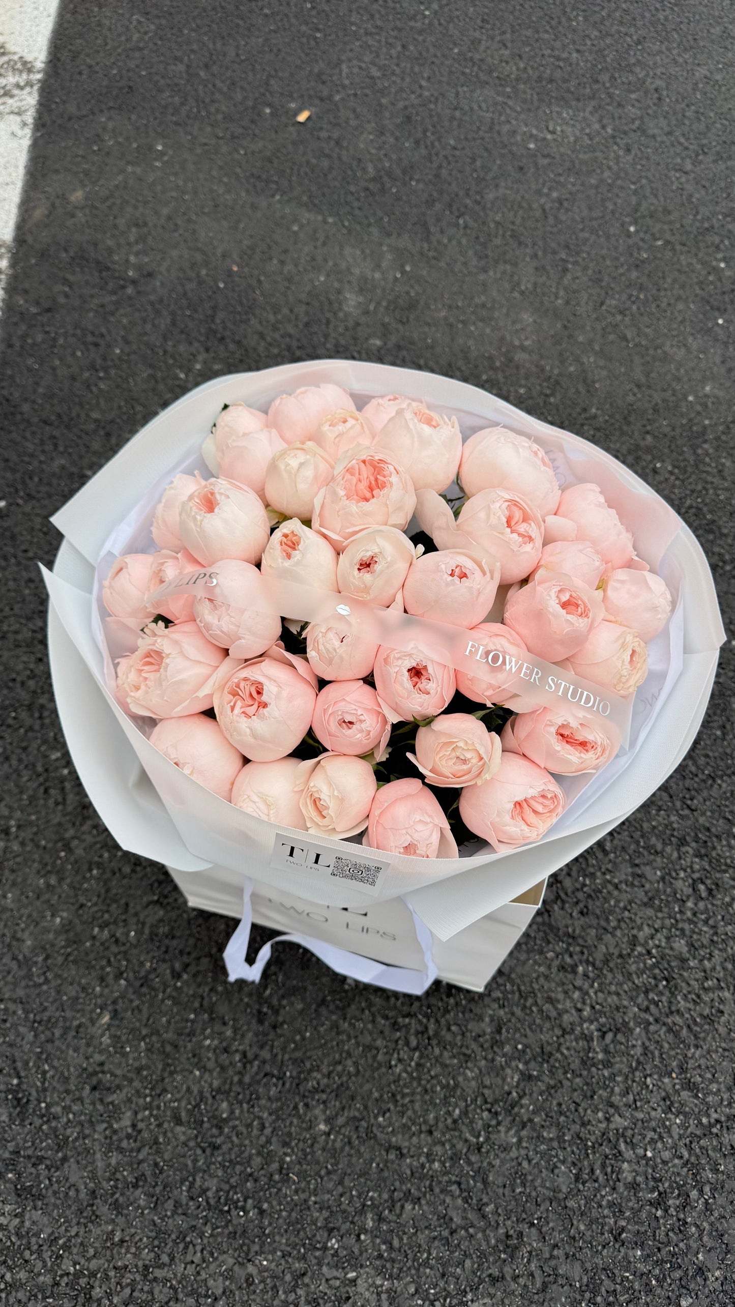 Kytice pivoňkových růží «Peach Cloud»