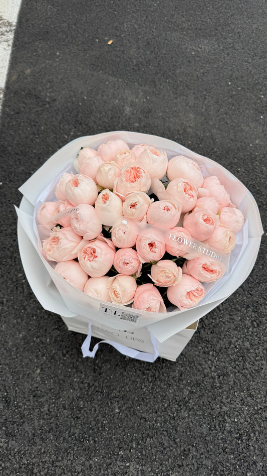 Kytice pivoňkových růží «Peach Cloud»